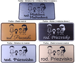 Menovky na dvere s gravírovanými postavičkami rodiny v piatich farebných dekóroch