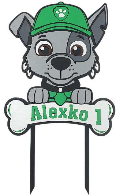 Drevený zápich na tortu s motívom Labková patrola Rocky, menom Alexko a vekom 1