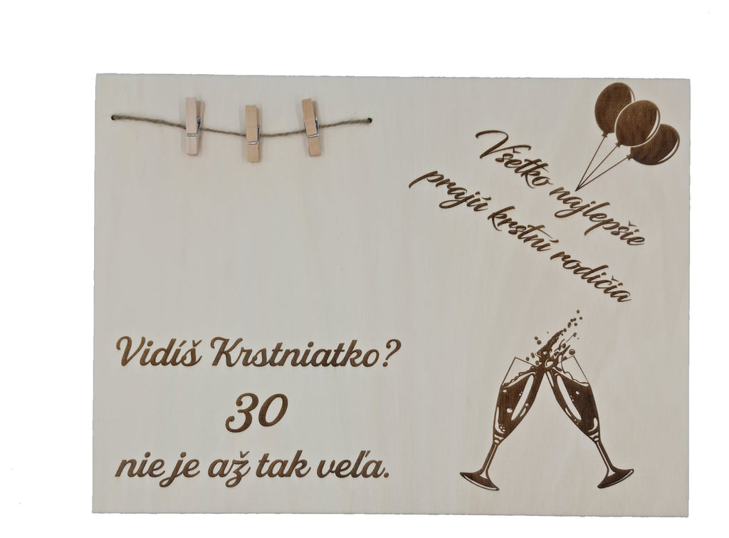 Drevená gravírovaná tabuľka na peniaze so štipcami, špagátikom, balónmi a pohármi na prípitok